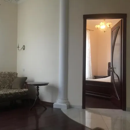 Cozy Studio Near Greek Square Apartment