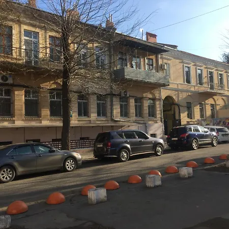 Cozy Studio Near Greek Square Apartment *